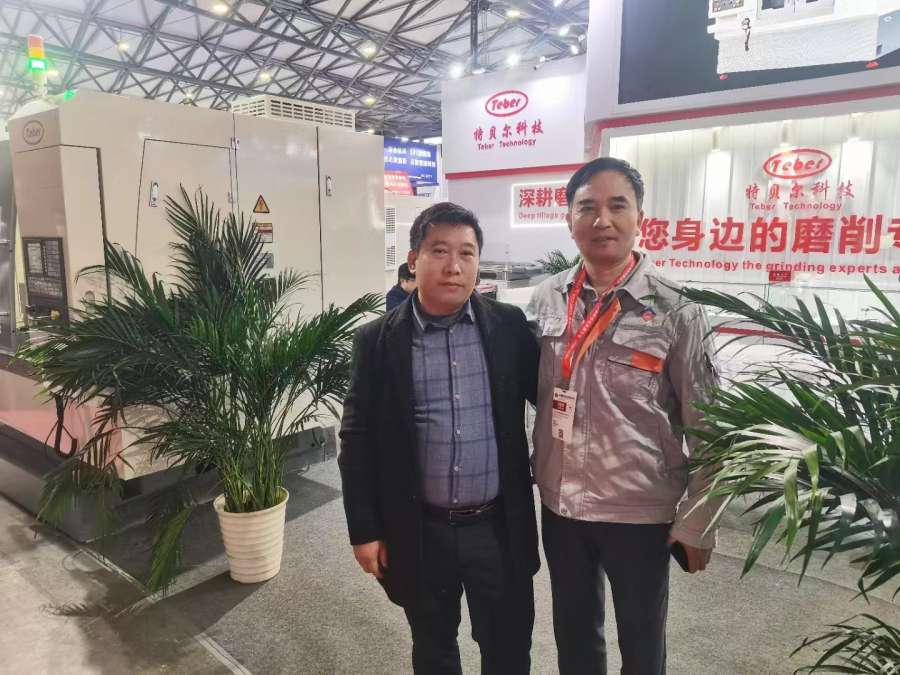 外圓磨床、內(nèi)孔磨床展臺(tái)